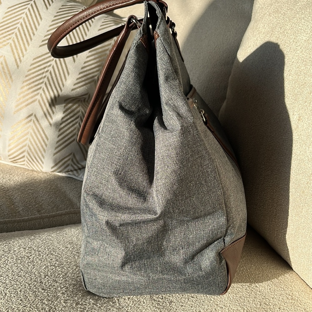Chaps Gray Tote Bag. - image 5